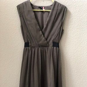H&M Olive Sleeveless Dress with Black Waist Accent